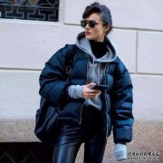 吴轩懿两次穿羽绒服，不换毛衣，风格变化大吗