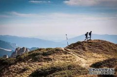最后一位客人是一位永久性的“可怜的游泳运动