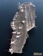 美国航空母舰UU将它停靠在香港，造成周围电子系
