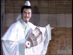 这个人拥有郭佳的才华和卧龙的野心。不幸的是