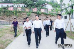 坚持扶贫济困，扶贫济困，内蒙古扶贫攻坚