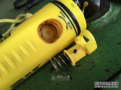 在五月天的假期中，手电握住并加热LG灯珠（以简