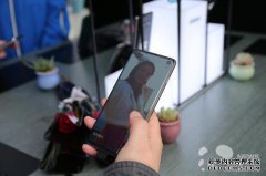 三星S10的今天首次销售：一些美国消费者在打开