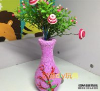 多彩的陶土花瓶