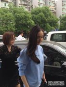 变态的男人不再能看电影之后，他让妻子与朋友